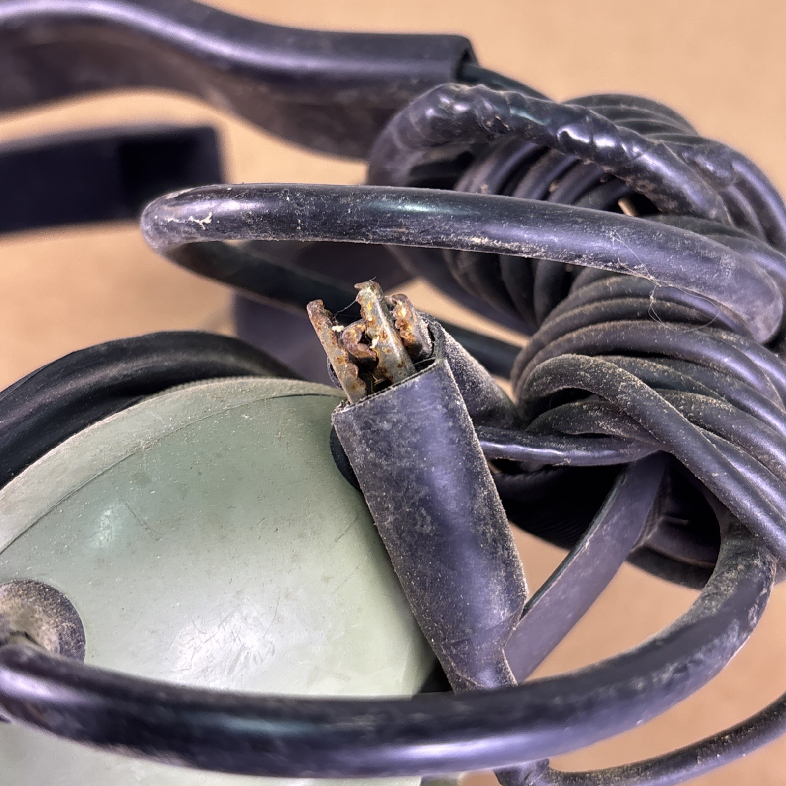 DAVID CLARK H5040 Behind-The-Head Voice Powered Headset MISSING PLUG