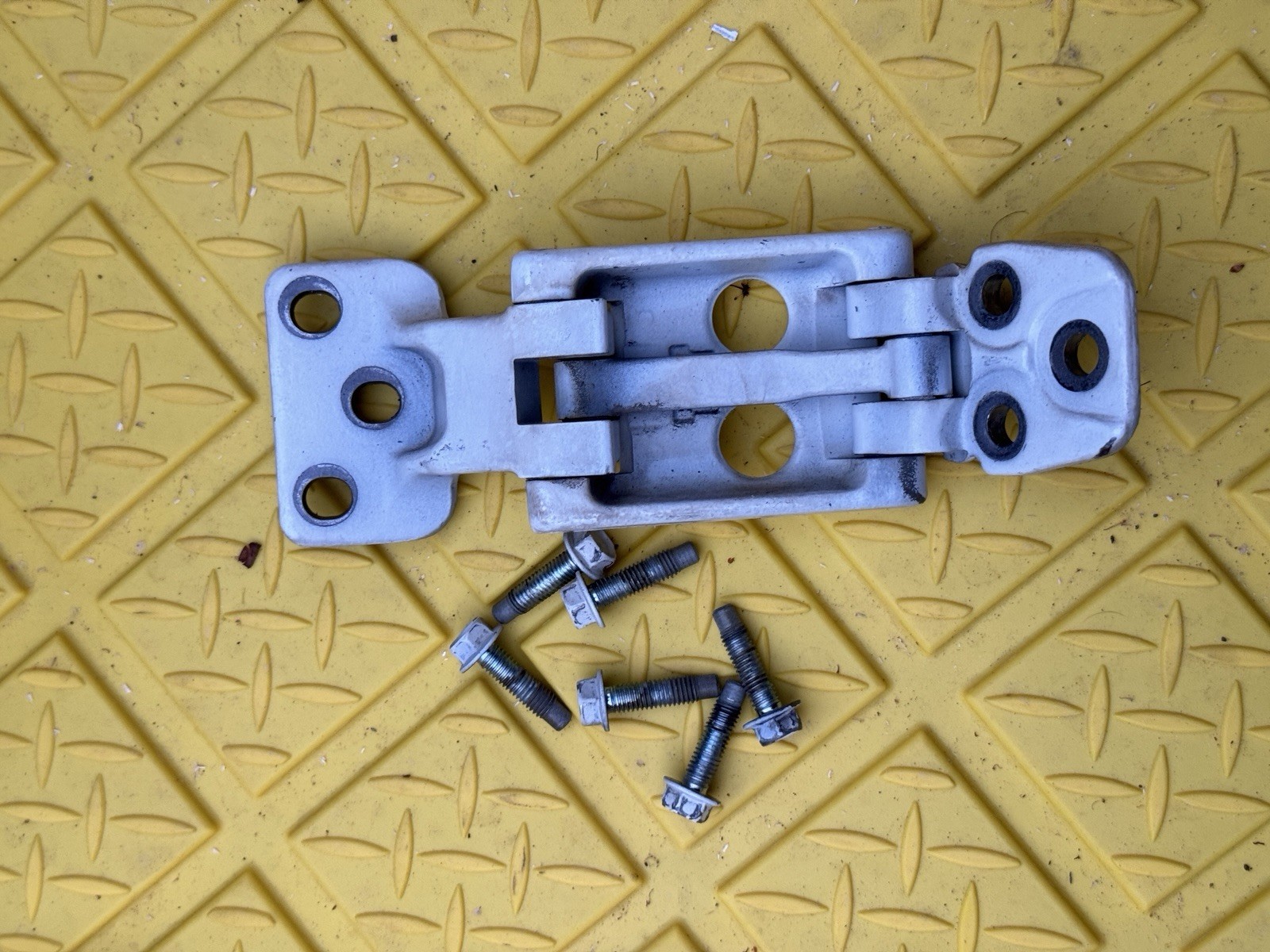 12-21 NISSAN NV1500 NV2500 NV3500 REAR DOOR Hinge Left Right Upper Lower OEM
