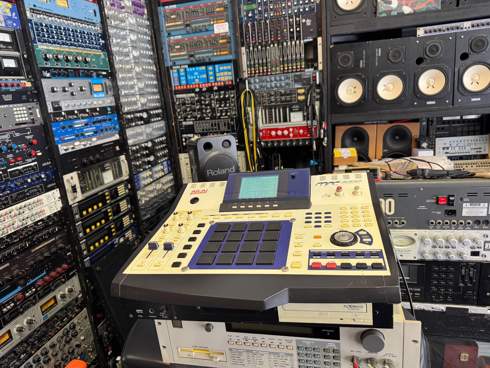 AKAI MPC 4000 MPC4000 1.71 DRUM SAMPLER /CD/HD/512mg/80gb/  ARMENS