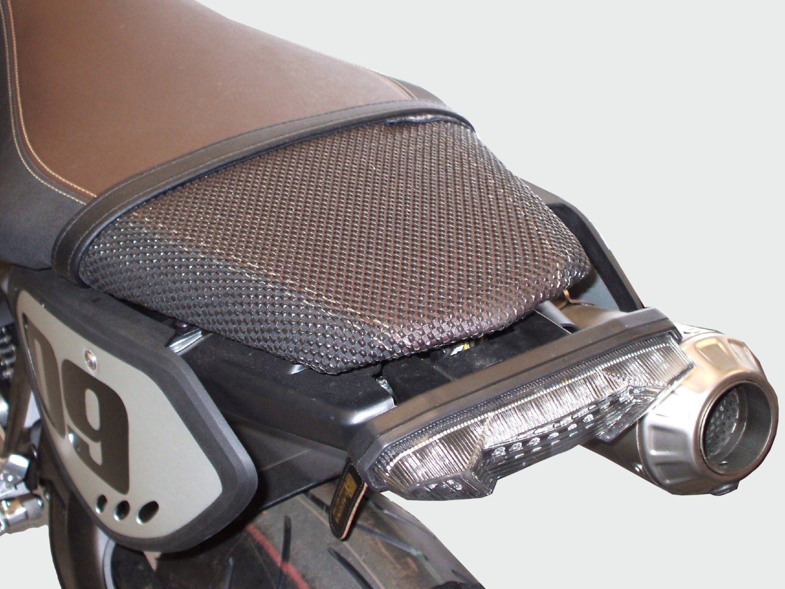 YAMAHA MT09 SPORT TRACKER 2015-2019 TRIBOSEAT ANTI-SLIP PASSENGER SEAT COVER