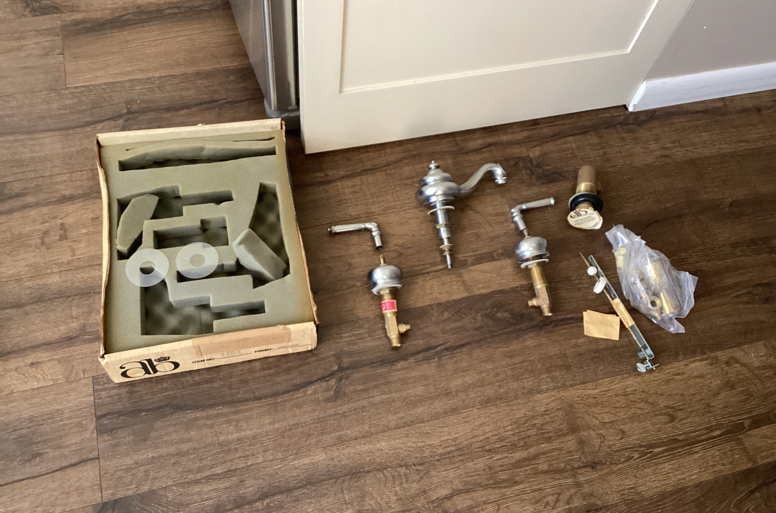 NOS NEW Artistic Brass 560L Satin Chrome Bathroom Sink Faucet Free Ship