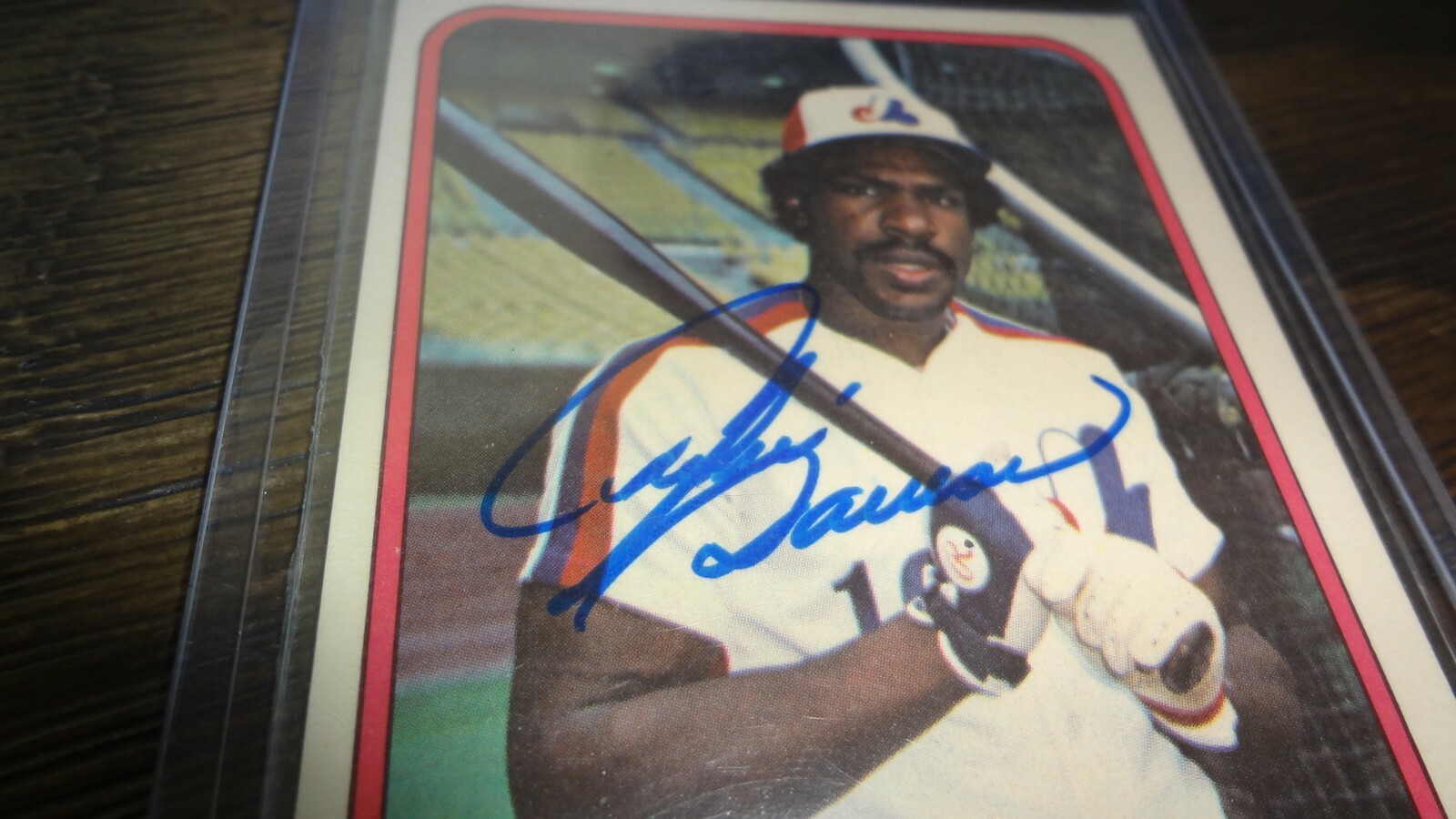 1981 FLEER ANDRE DAWSON AUTOGRAPHED BASEBALL CARD