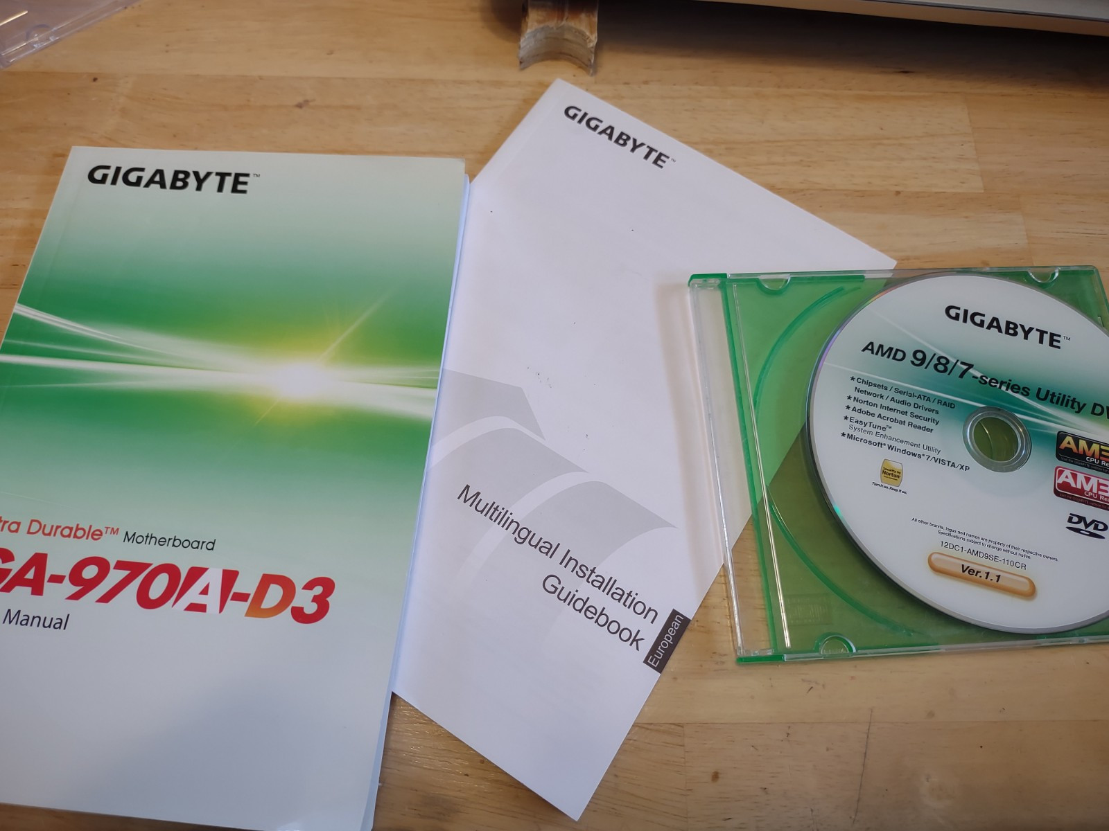 GA-970A-D3 manual and chipset utility DVD