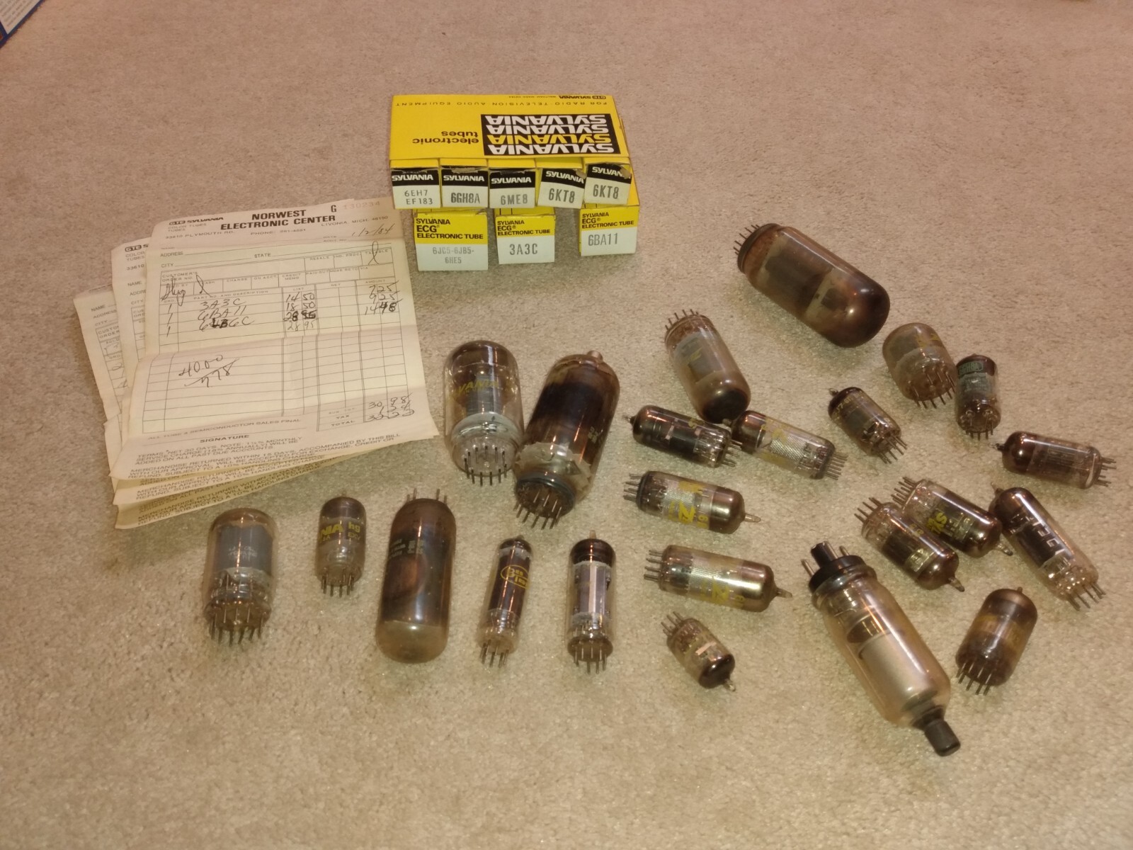 Radio vacuum tube lot 6GH8A others, 31 pieces
