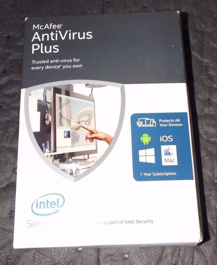 McAfee - AntiVirus Plus Internet Security Total Protection Live Safe 4 PC Bundle