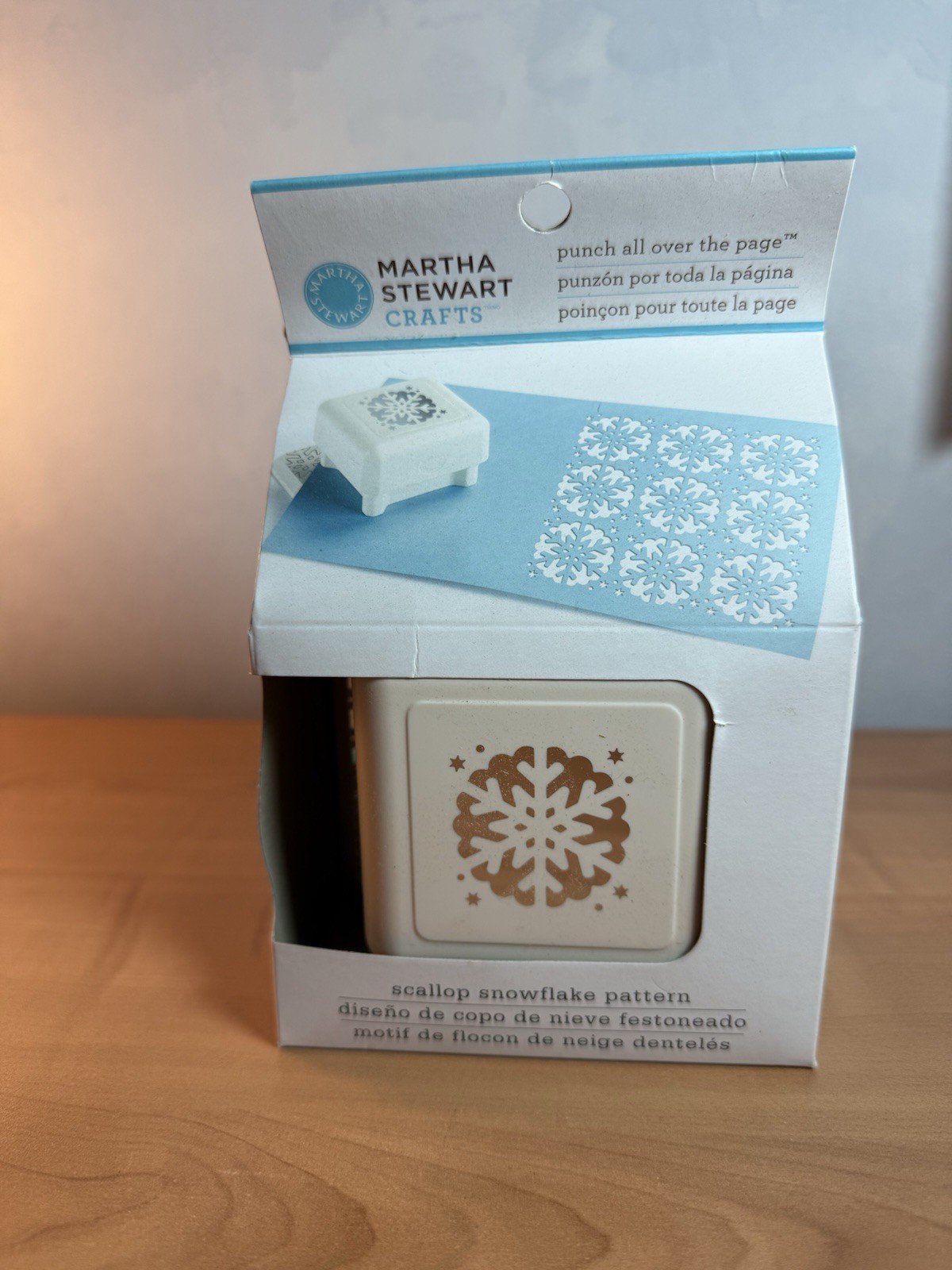 MARTHA STEWART CRAFTS PUNCH PUNCH ALL OVER THE PAGE SCALLOP SNOWFLAKE PUNCH 2011