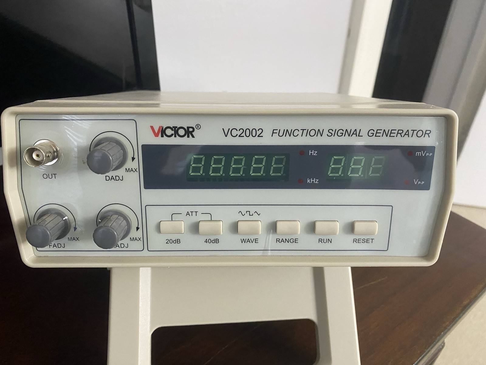 Victor VC2002 Function Signal Generator