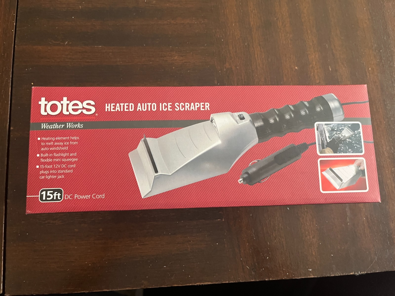 TOTES HEATED AUTO CAR ICE SCRAPER WITH BUILT IN FLASHLIGHT,12V (NEW)