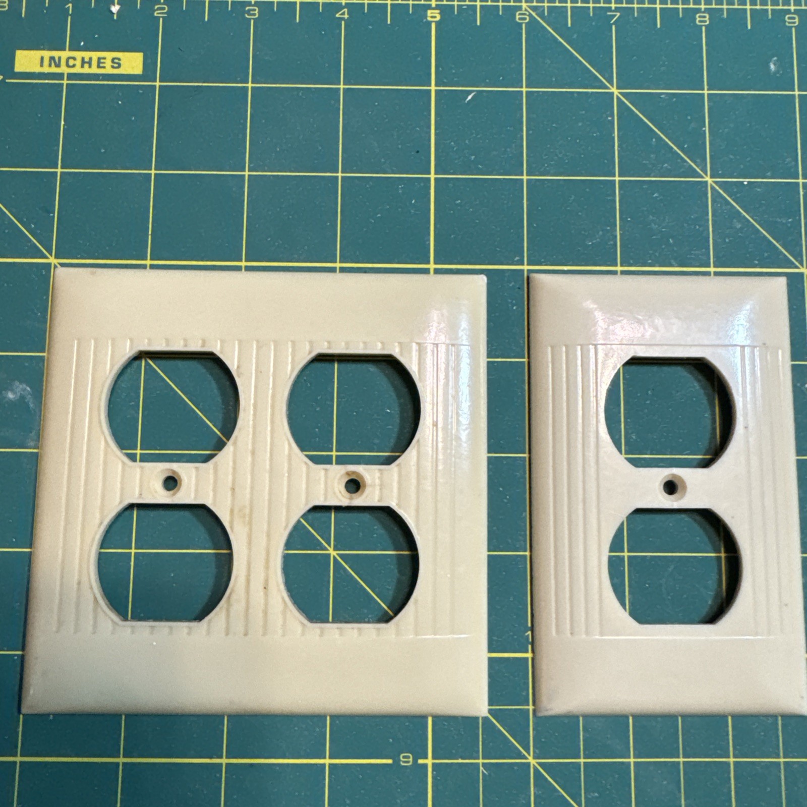 Sierra Electric Outlet Cover Lot, (1) Quad Cover & 1 Duplex Ivory Ribbed MCM VTG