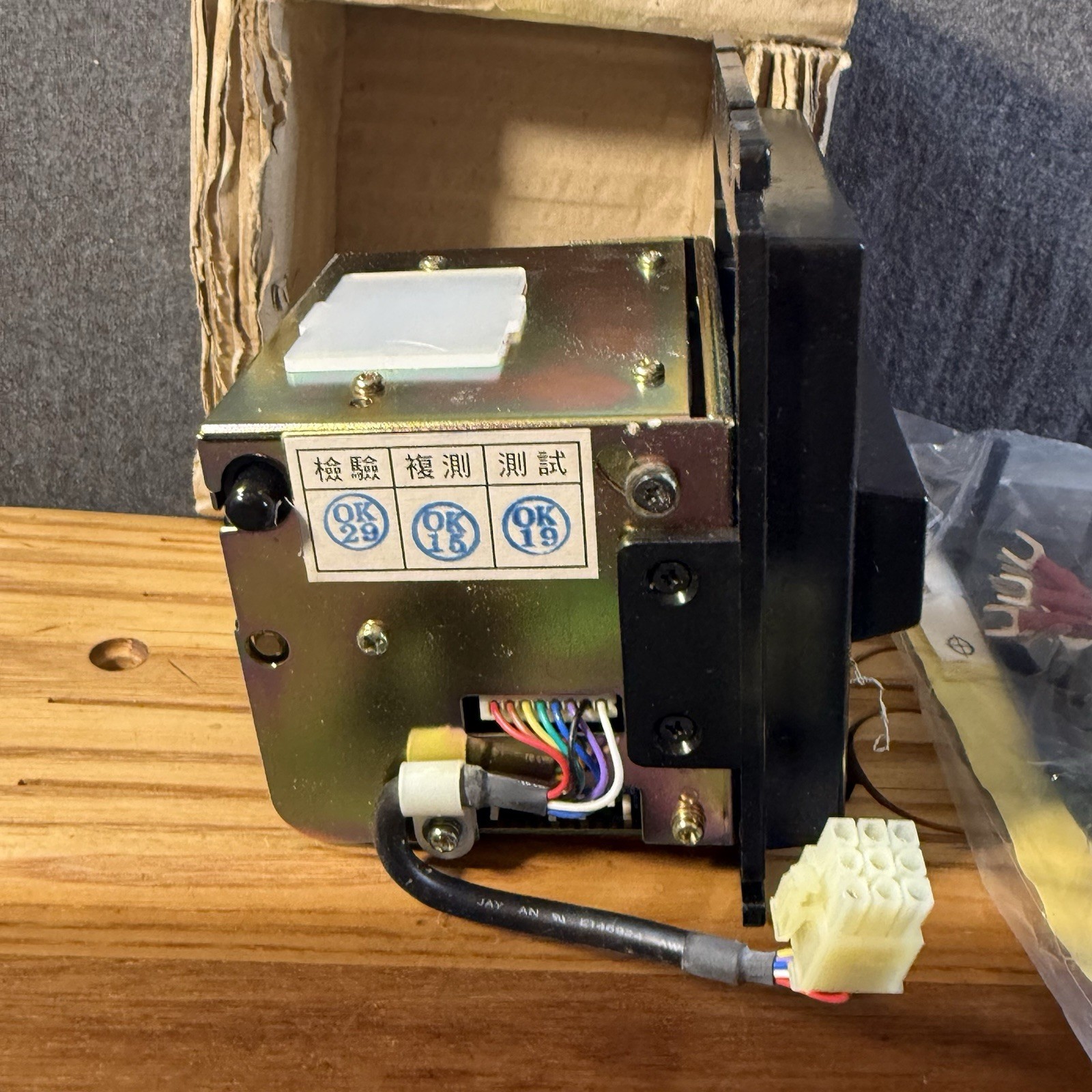 GAMEMAX BL-600H-US2 Bill Acceptor Validator NIB Includes Instruction Sheet