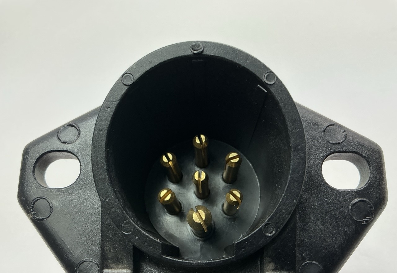PHILLIPS 16-720 Sta-Dry 7-Way Nylon Receptacle Split Pin Socket Connector