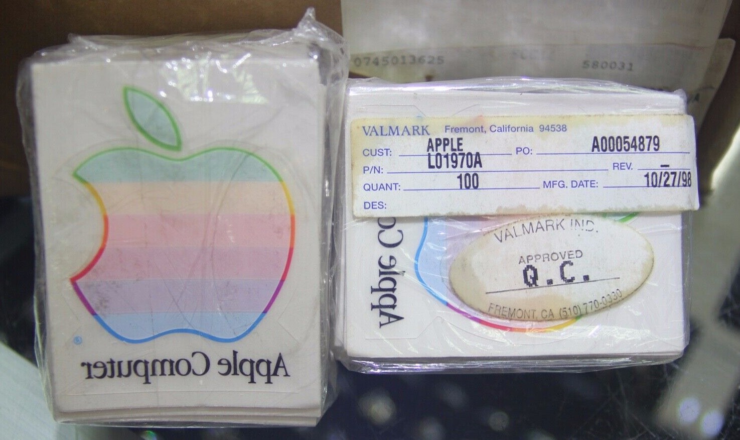 One (1) VINTAGE APPLE STATIC "NO GLUE" RAINBOW STICKER NEW