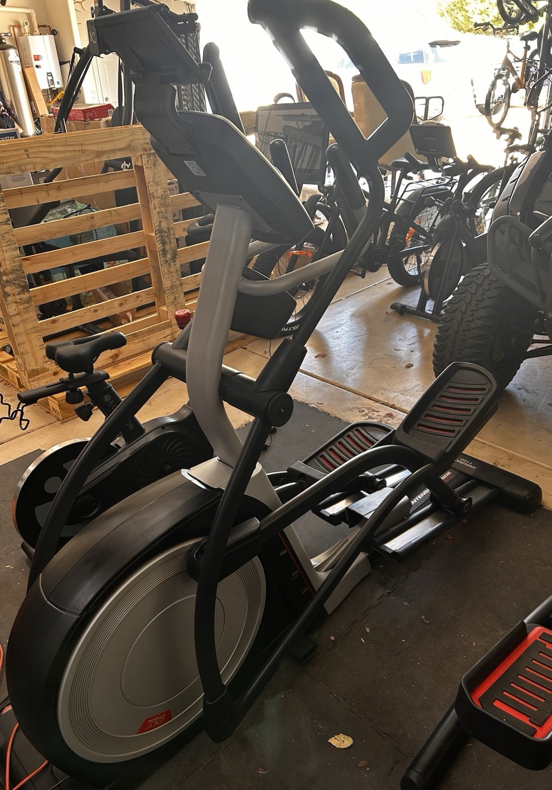 ProForm Endurance 1120 E Elliptical Machine, 24 Programs, Adjustable Stride