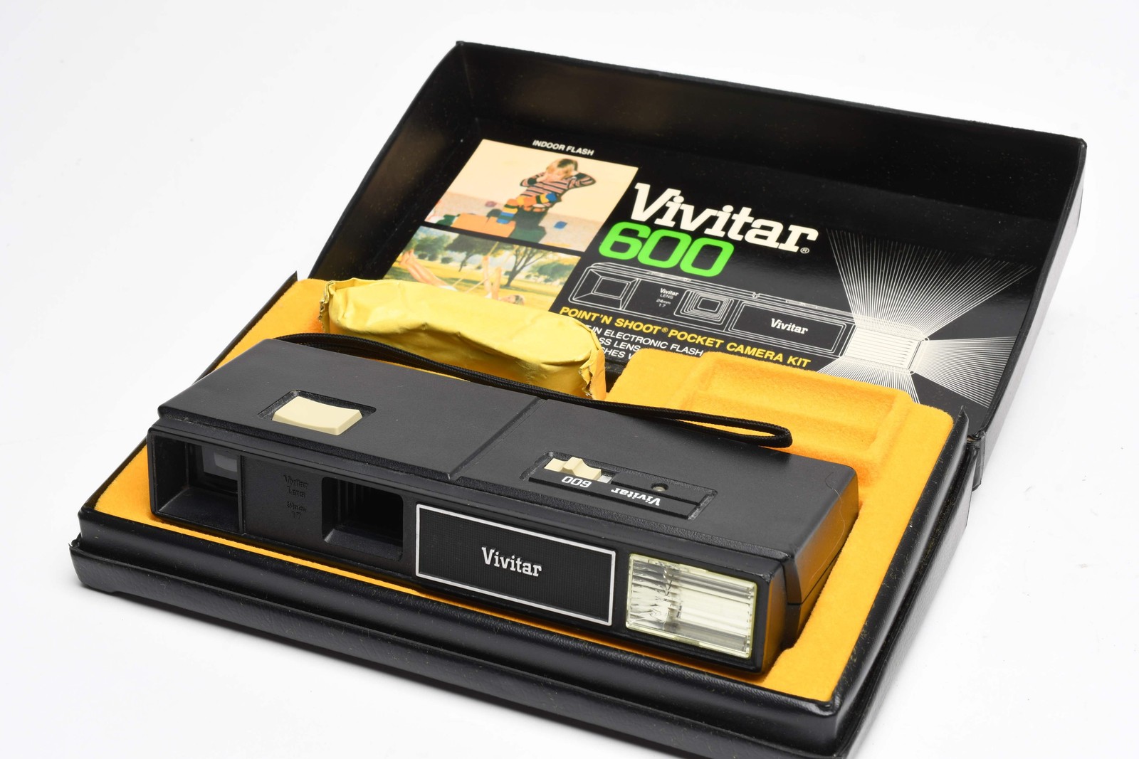 Vivitar 600 110 camera w/1X roll of film in jewel case, clean