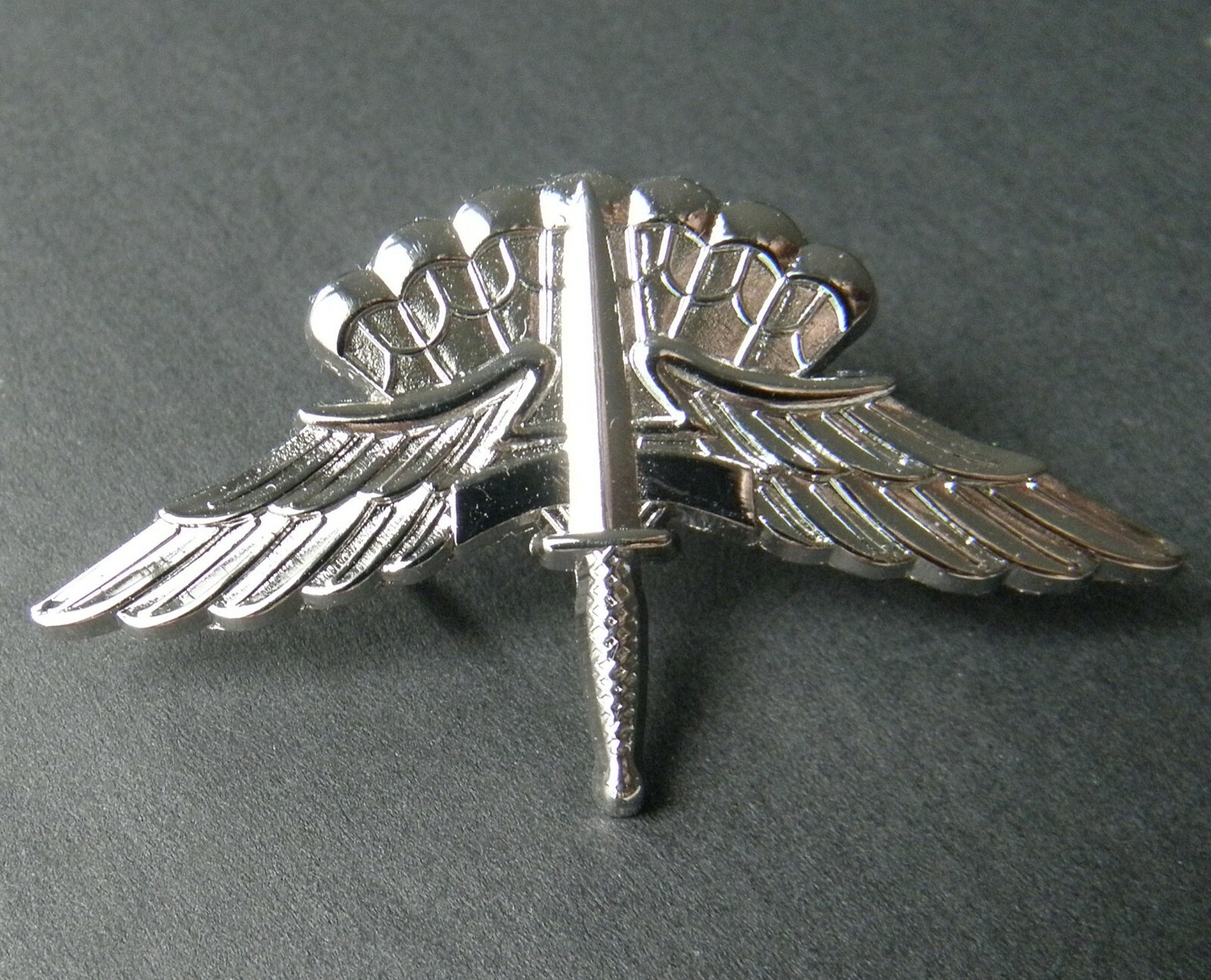 AIR FORCE PARATROOPER LARGE HALO JUMP WINGS LAPEL PIN BADGE 2 INCHES