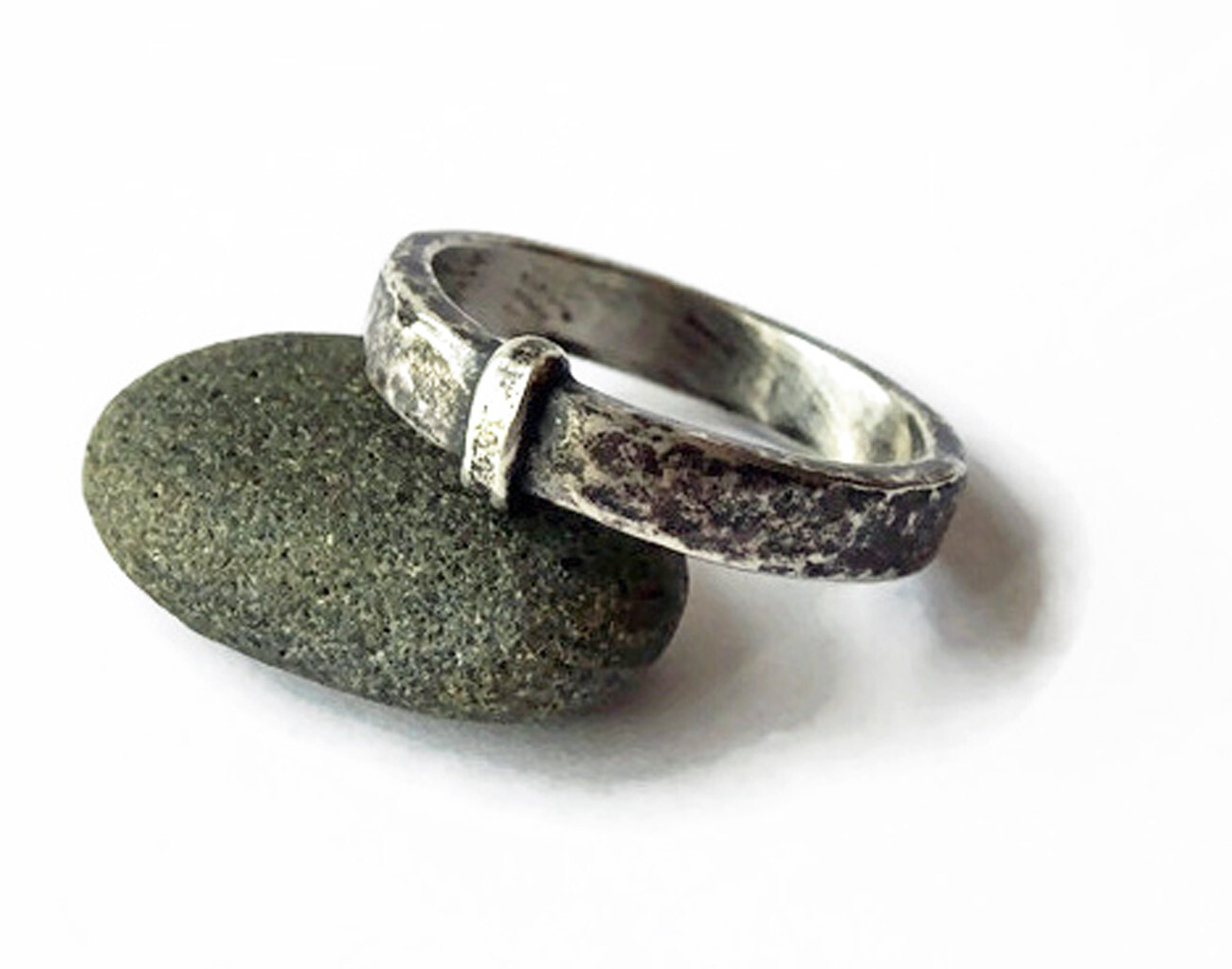 Blade & Bow - Outlander Wedding ring - Sporran Key Band - Solid Sterling replica