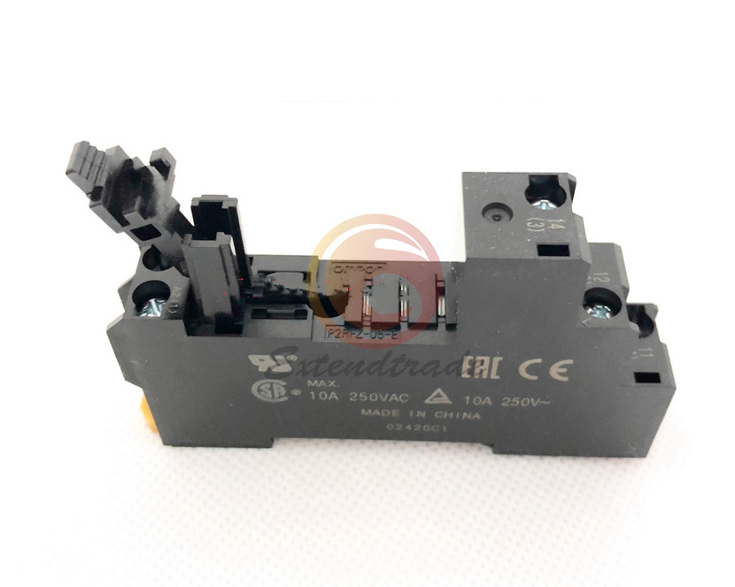NEW IN BOX 5PC OMRON common socket P2RFZ-05-E