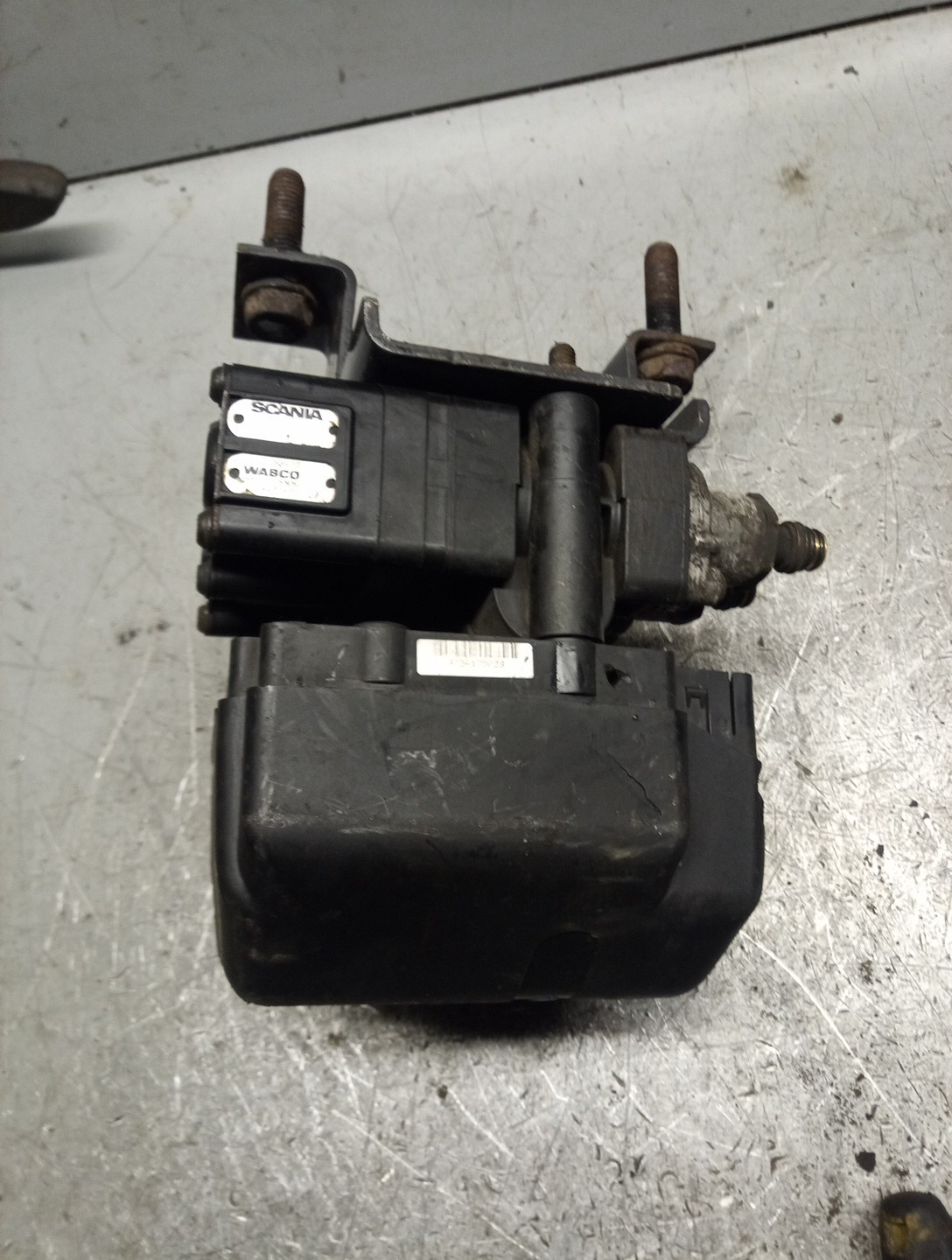 Scania R EBS valve block 1889796