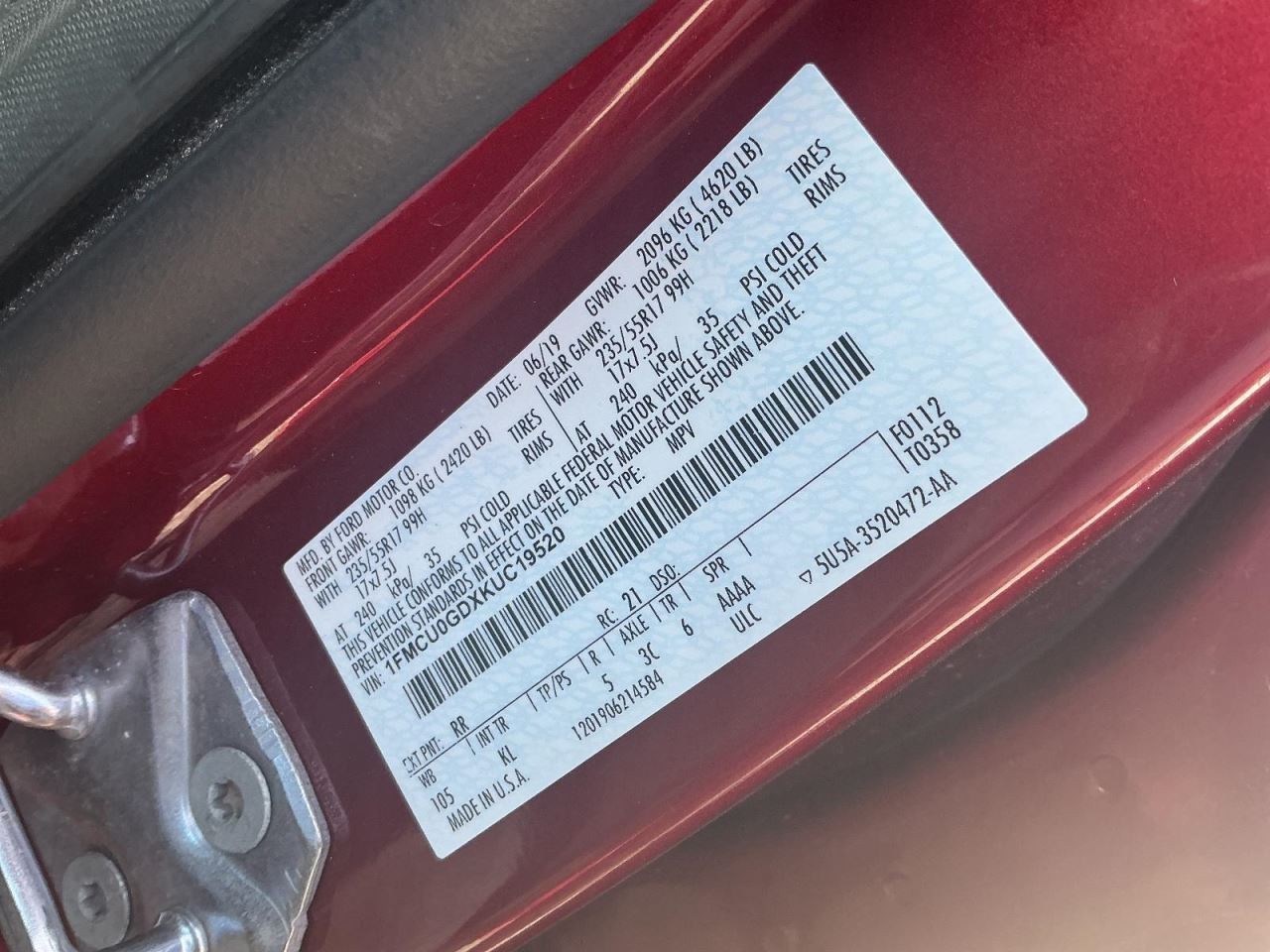 ESCAPE 2019 Glove Box 4924929