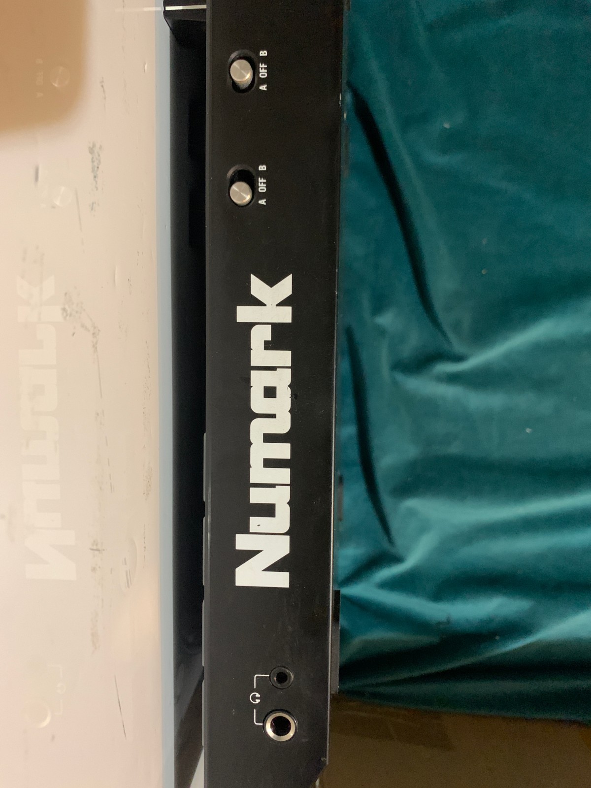 Numark Serato NS4FX 4-Channel DJ Controller