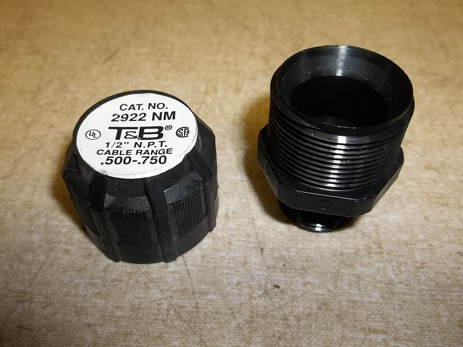 NEW Thomas & Betts 2992NM Liquid Tight Connector 1/2" NPT *FREE SHIPPING*