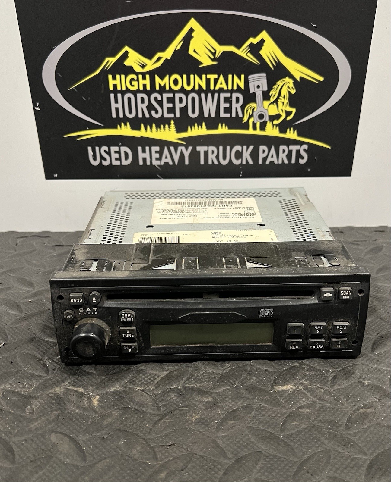 DELPHI Radio/CD Player From '07 FREIGHTLINER Columbia  PN: 21003872  (TAG# 8799)