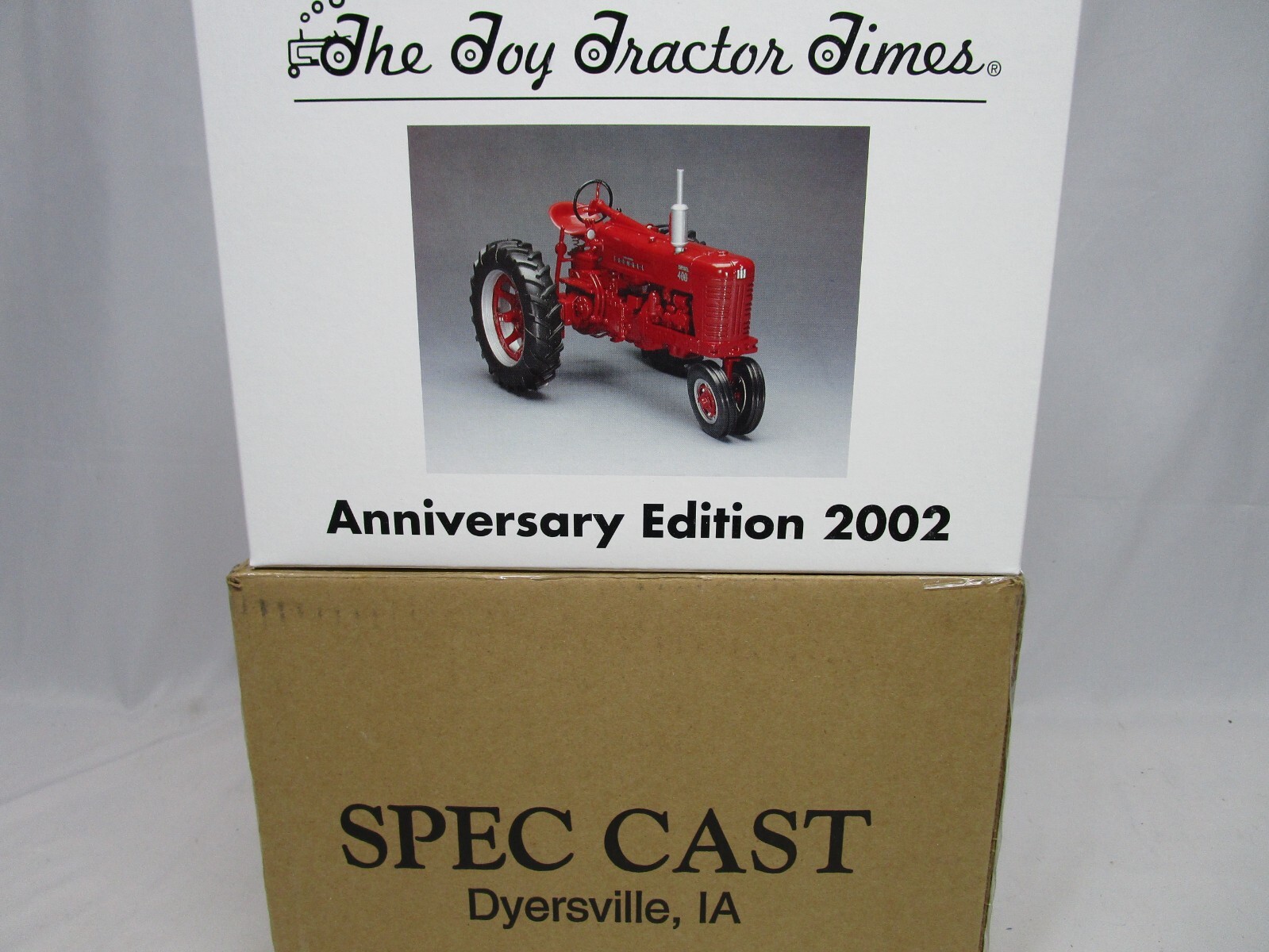 SpecCast International Farmall 400 Diesel Toy Tractor Times Anniversary 1/16