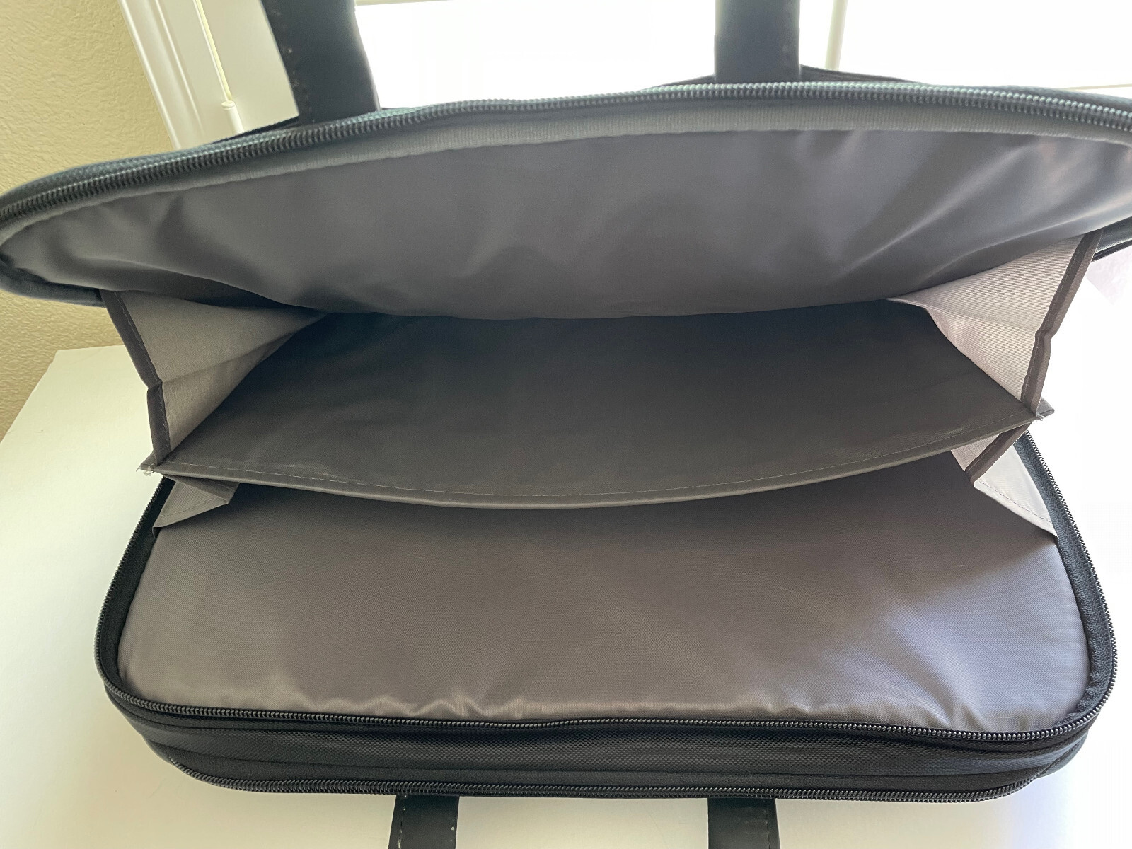 Original Dell Computer Carrying Case Briefcase for 15” Laptop Black W/ Strap Zip
