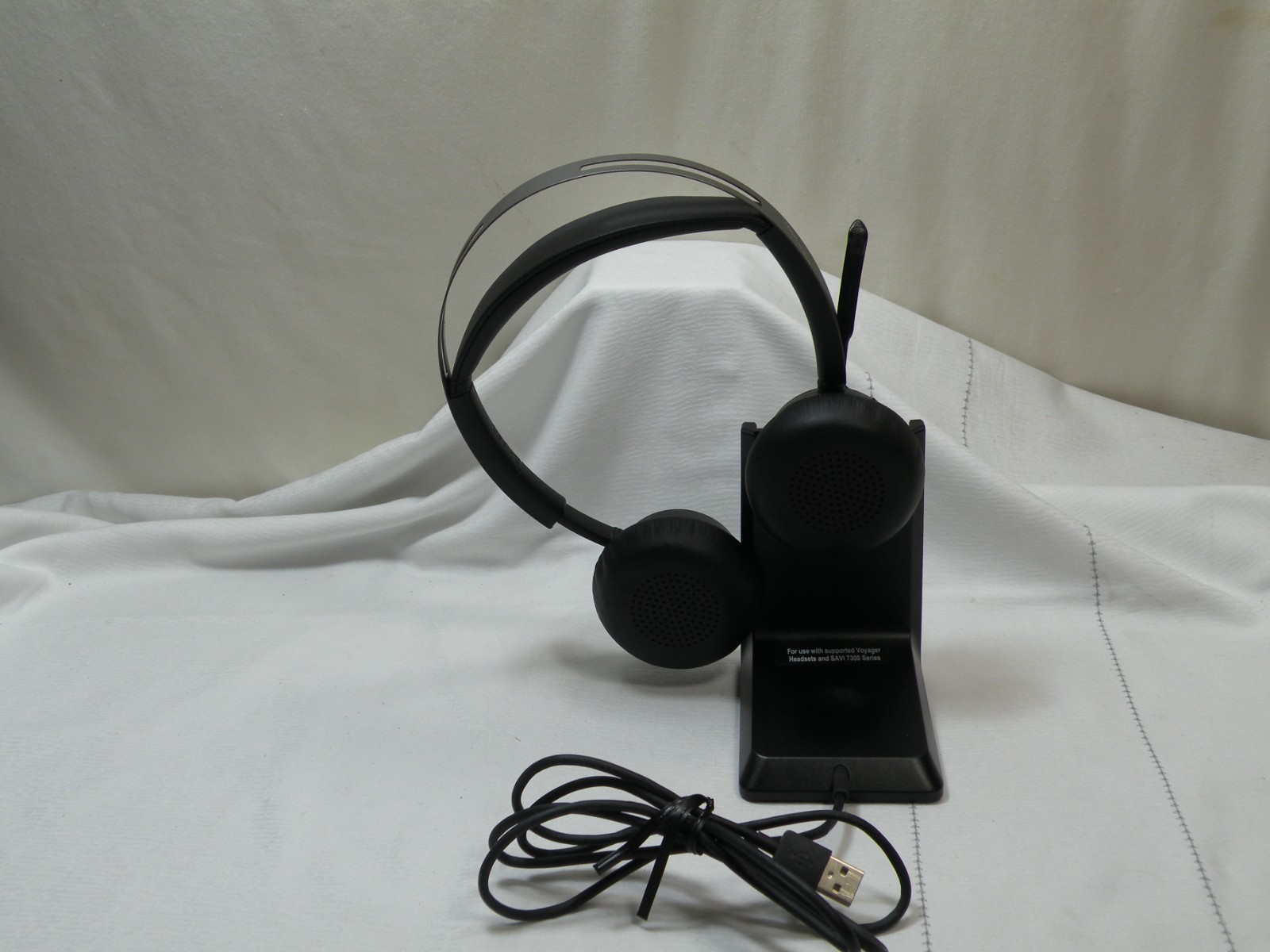 Plantronics Poly Voyager Focus 2 Bluetooth Over-Ear Headset w/ 214183-103 Base