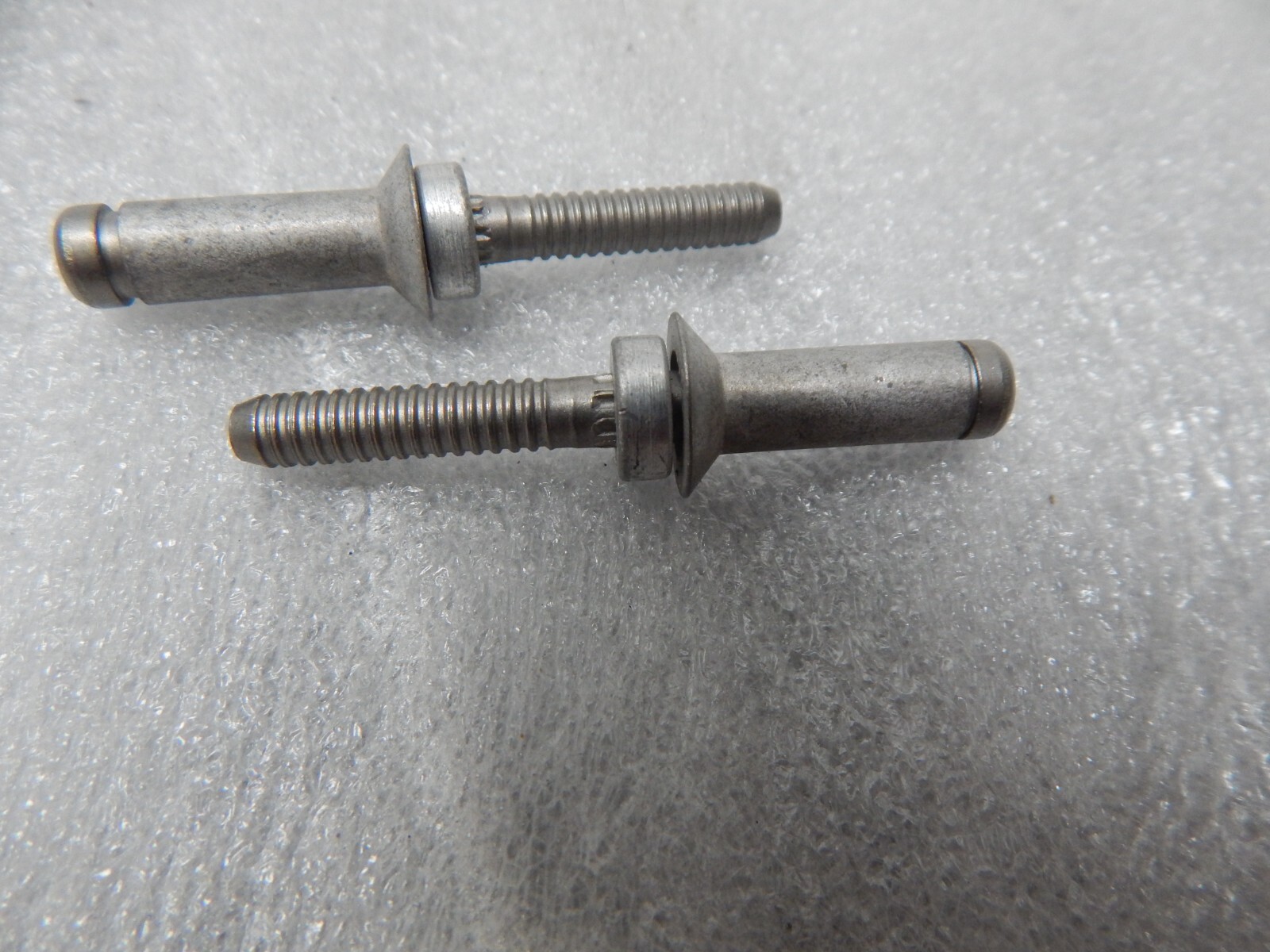 1/4" 25 pcs 100 deg. flat head Cherrymax rivet 3/4 long with a 3/16 mandrel A286