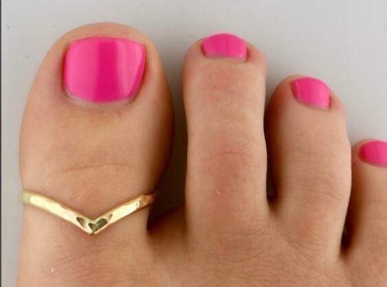 Ladies Big V Shape Adjustable Toe Ring Yellow Gold Plated Solid Metal 925 Silver