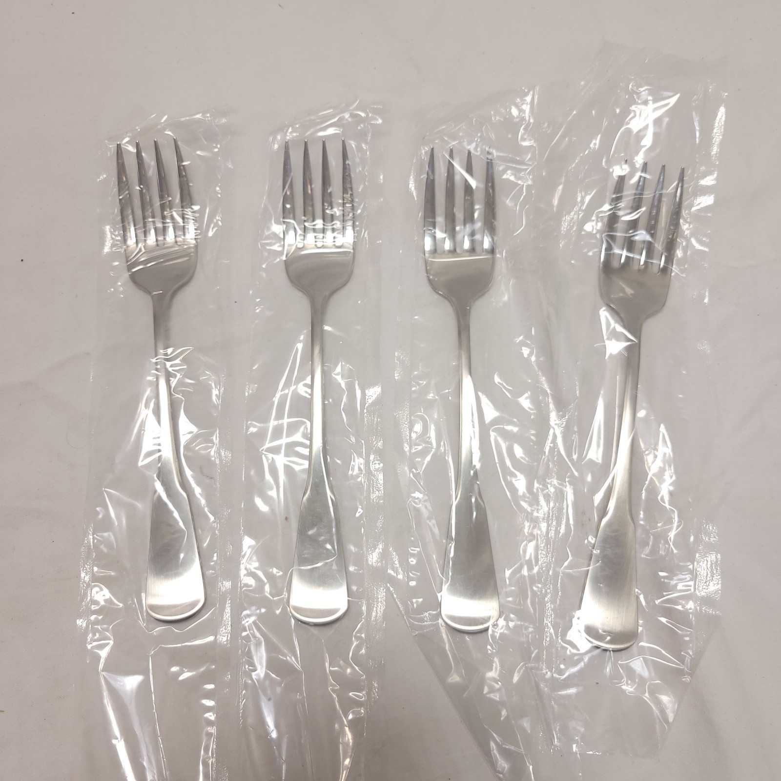 4 VTG Oneida 1620 Superior Stainless Steel Salad Forks 6 5/8"