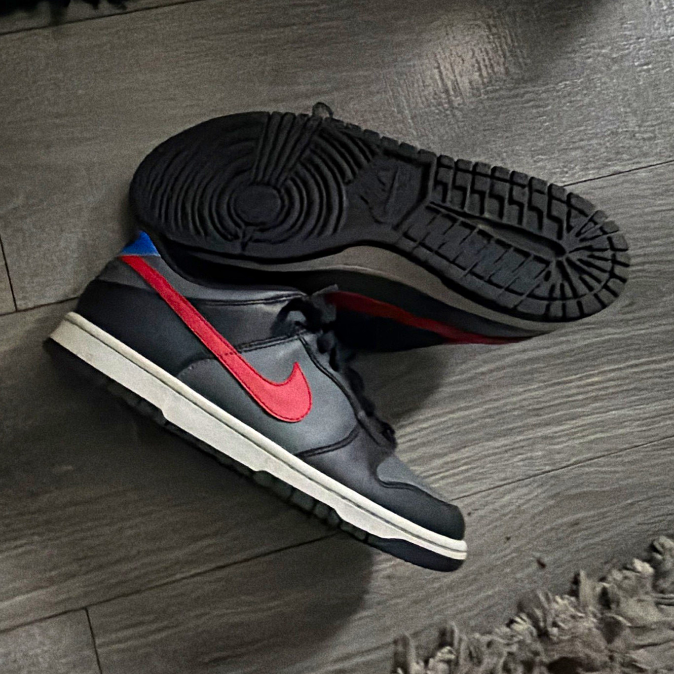Nike Dunk Men’s Low Top Leather Lace Up Sneakers Black/Red Colorblock