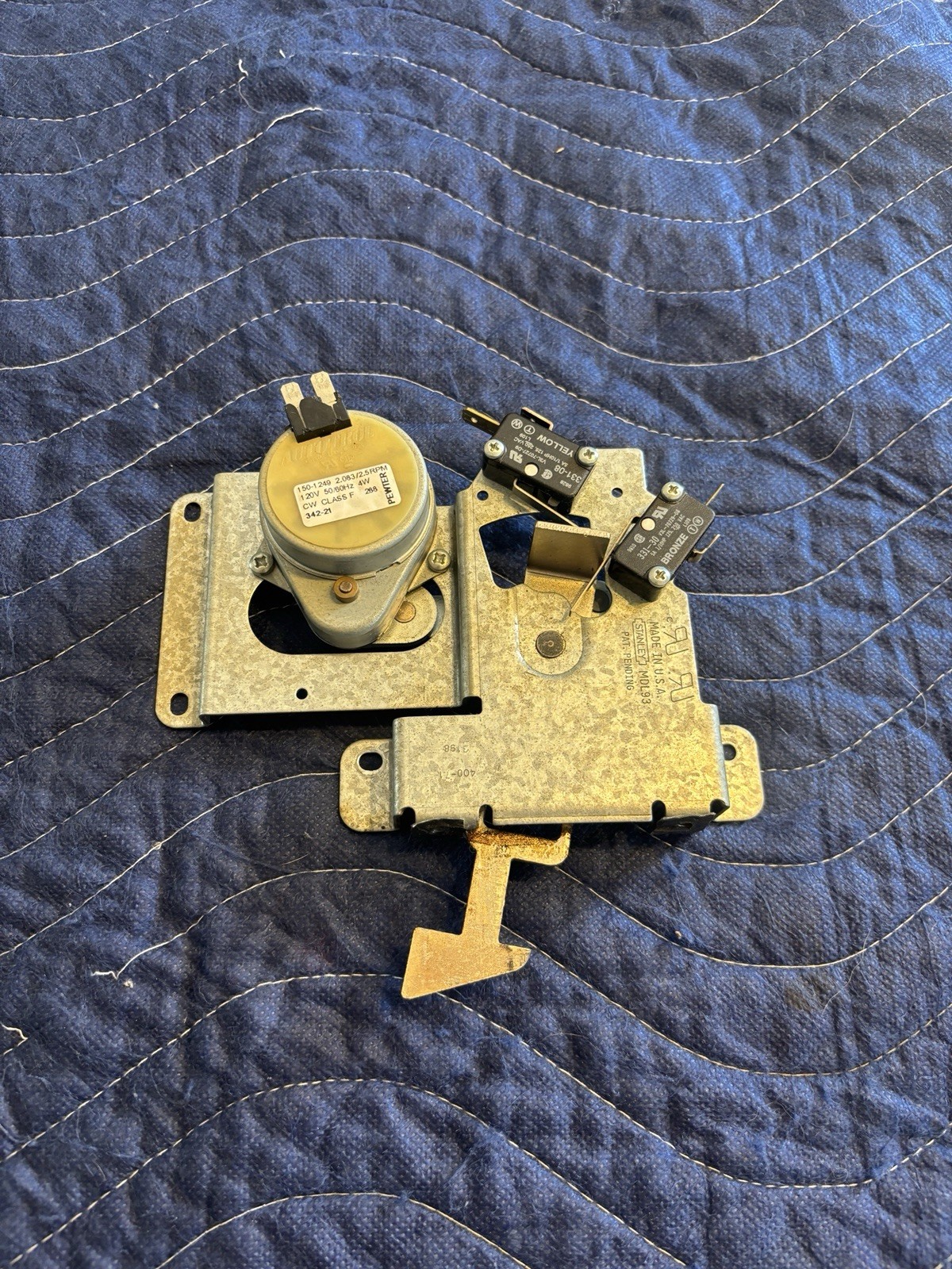 Genuine THERMADOR  Bosch Built-In Oven, Door Latch 489102  00489102 - B84 TESTED