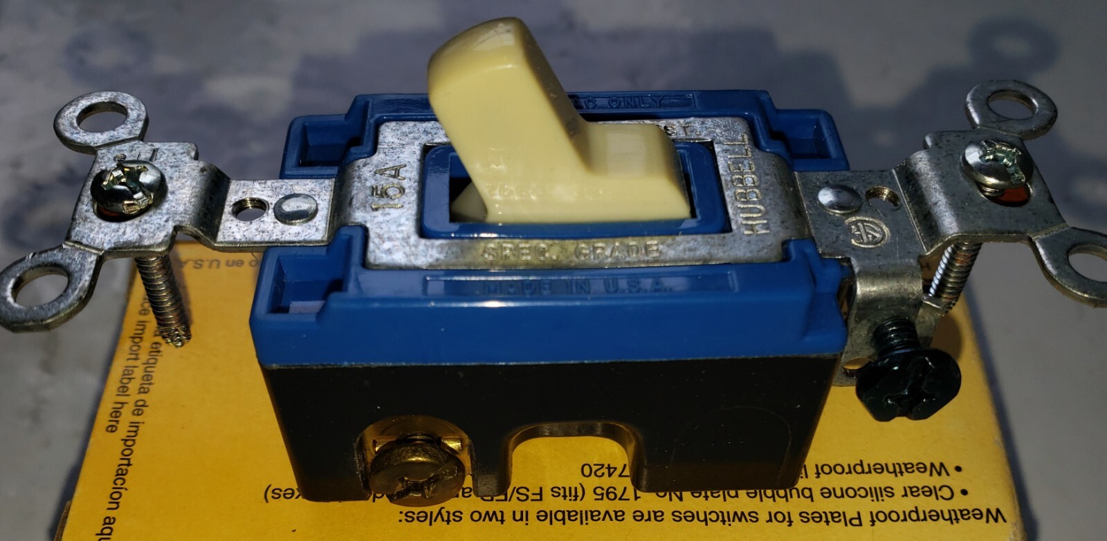 Hubbell CS12031 Three Way Toggle Switch 15A 120v-227v
