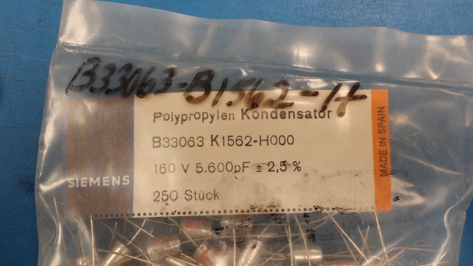(10 PCS) B33063K1562-H000 SIEMENS CAP POLYPROPYLENE 5600pF 160V 2.5% AXIAL LEAD