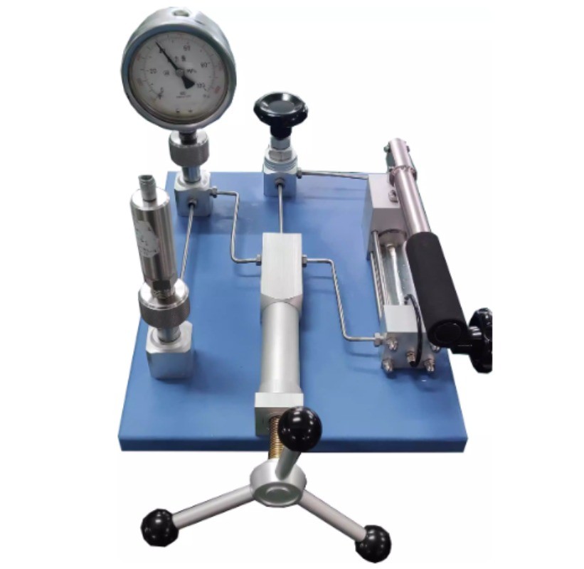 Bench-Top Pressure Calibrator for Manual Hydraulic High-Pressure Testing