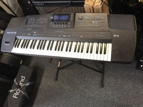 Roland Intelligent Synthesizer E-96 Keyboard 61 keys in excellent condition