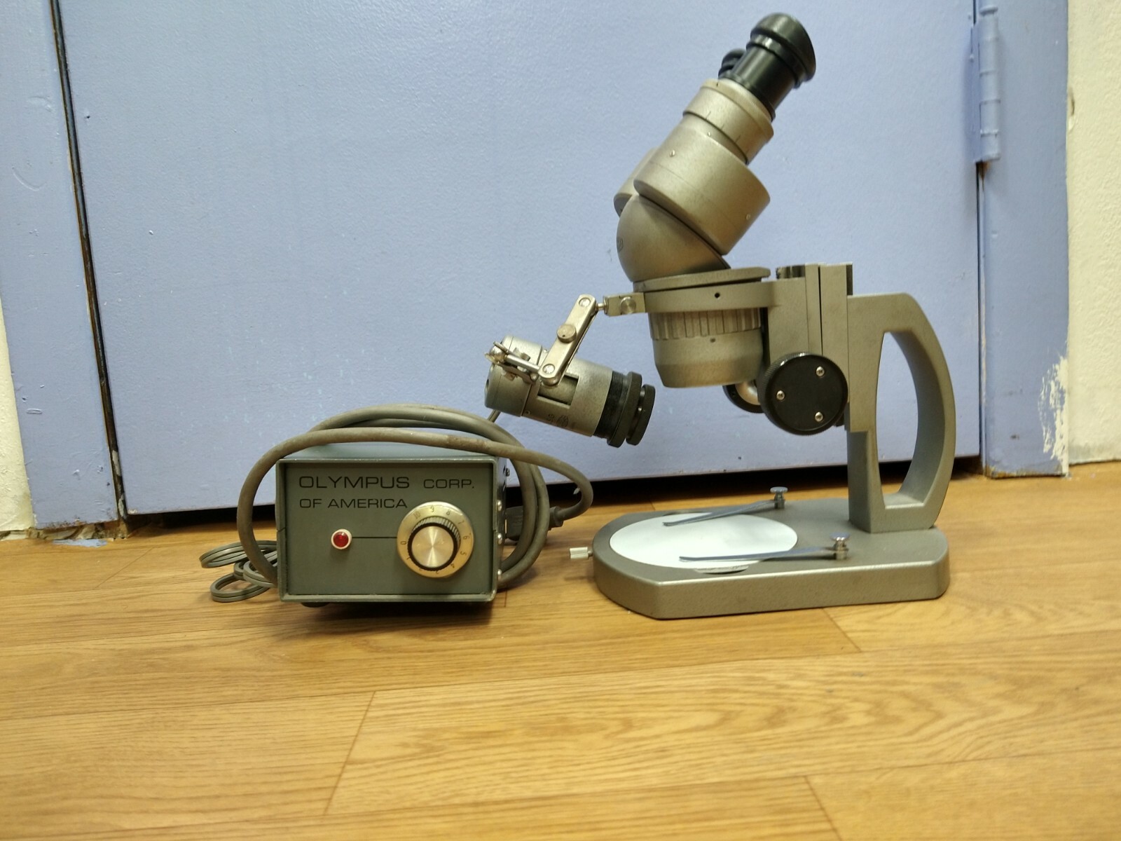 VINTAGE OLYMPUS TOKYO STEREOSCOPIC MICROSCOPE VT-II Ref: 224109