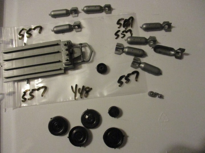 Revell Bomb Cart w/Bombs 1/48 scale (parts only) Package # 557  !!!!!!!!!!!!!!!!