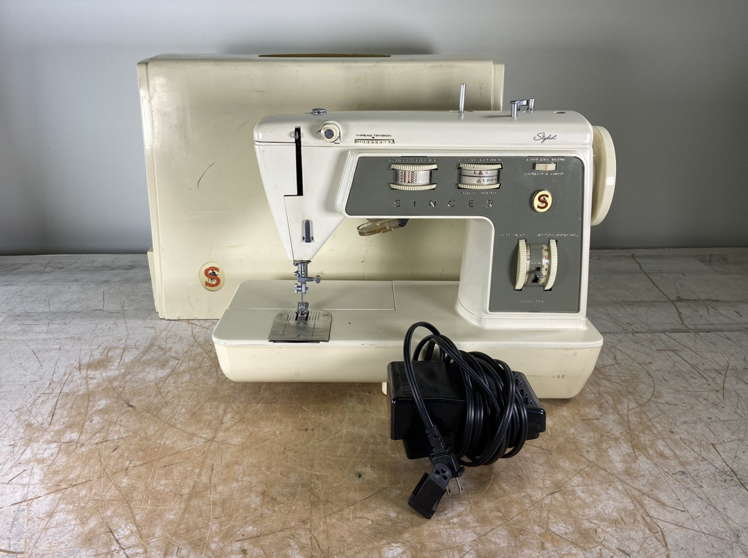 VINTAGE SINGER 774 ZIG ZAG SEWING MACHINE W/ FOOT PEDAL & COVER