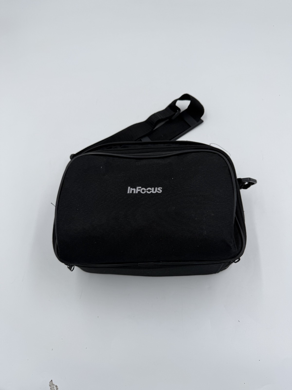 InFocus IN1102 DLP Projector bundle + Remote + Cables +Case