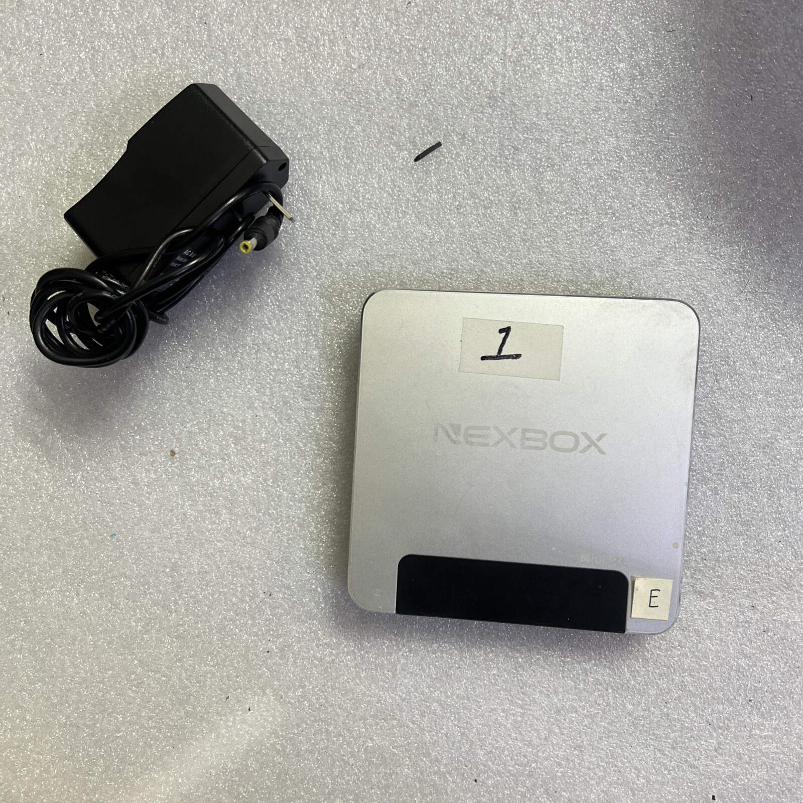Nexbox T9 Licensed Windows 10 64bit Intel Cherry Trail Z8300 4GB 64GB (B5)