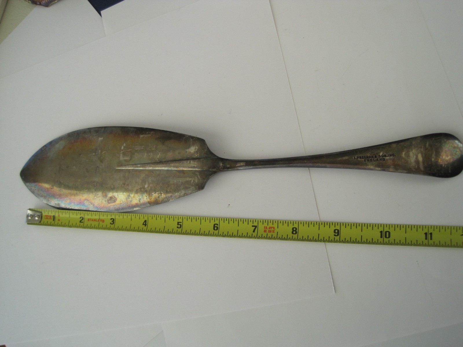 Freeman & Song Inc. England Extra Large Pie Server 12"