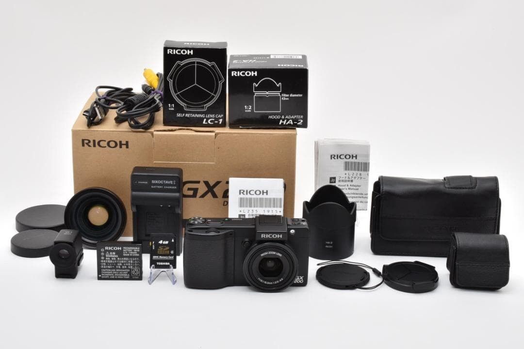 Ricoh RICOH GX200 F KIT with few shots (3469 times) and many accessories #037