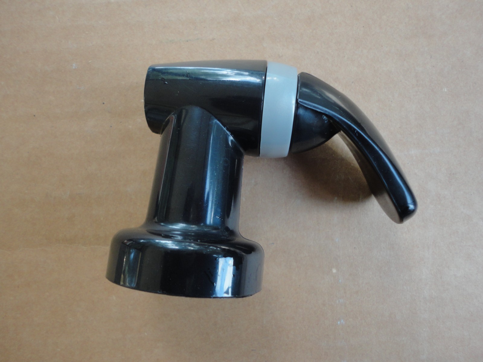 Wave Action Blender Spigot, Black From Jar (BL9208-10-08)