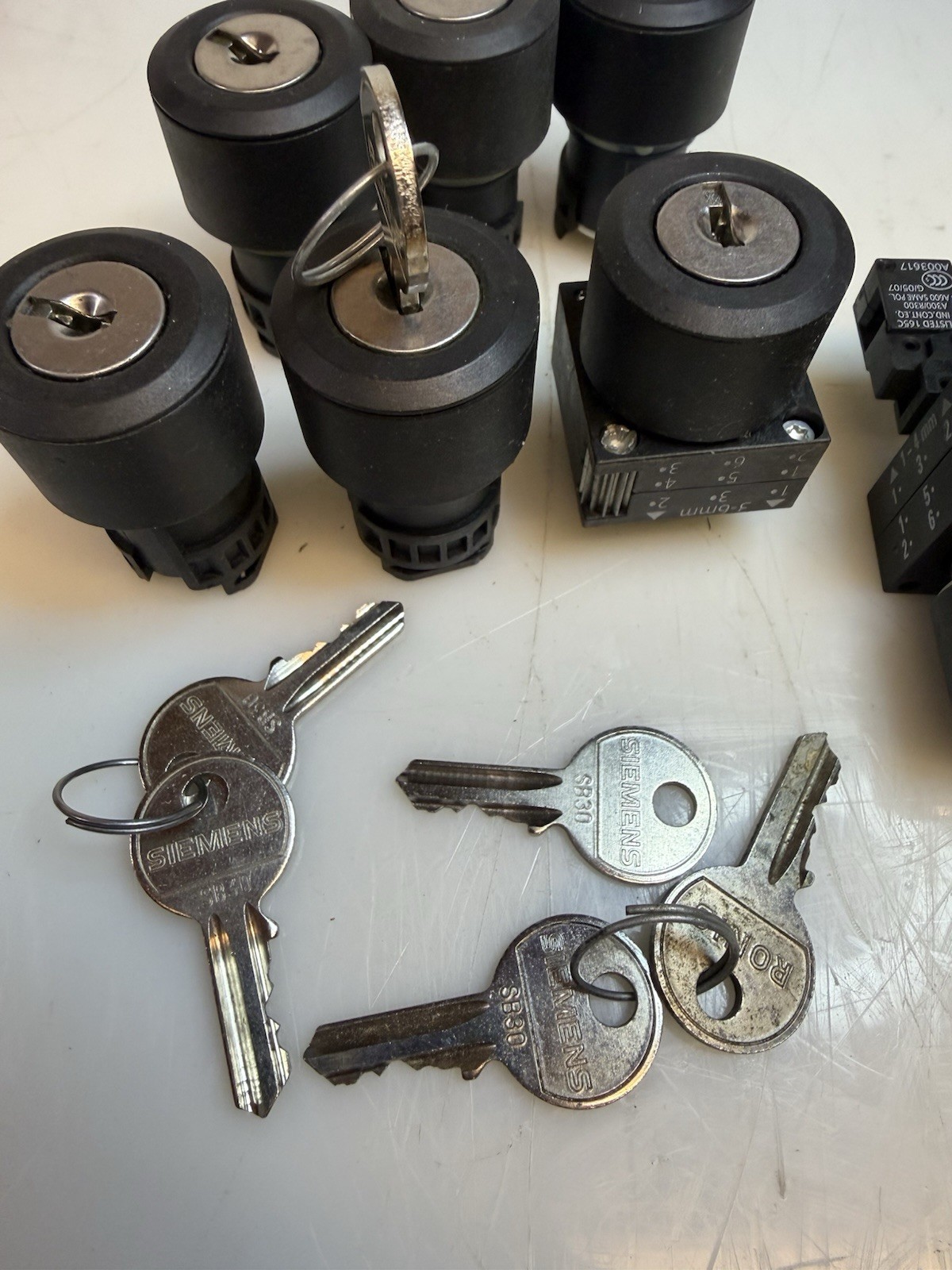 Siemens Sirius Key Switch 7X With 6 Keys