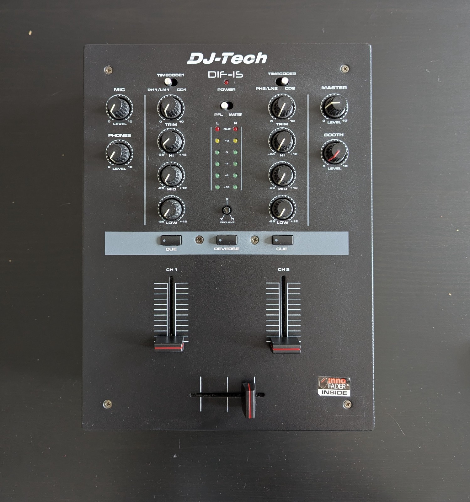 DJ-Tech DIF-1S 2-Channel Scratch Mixer With 3-Band Equalizer