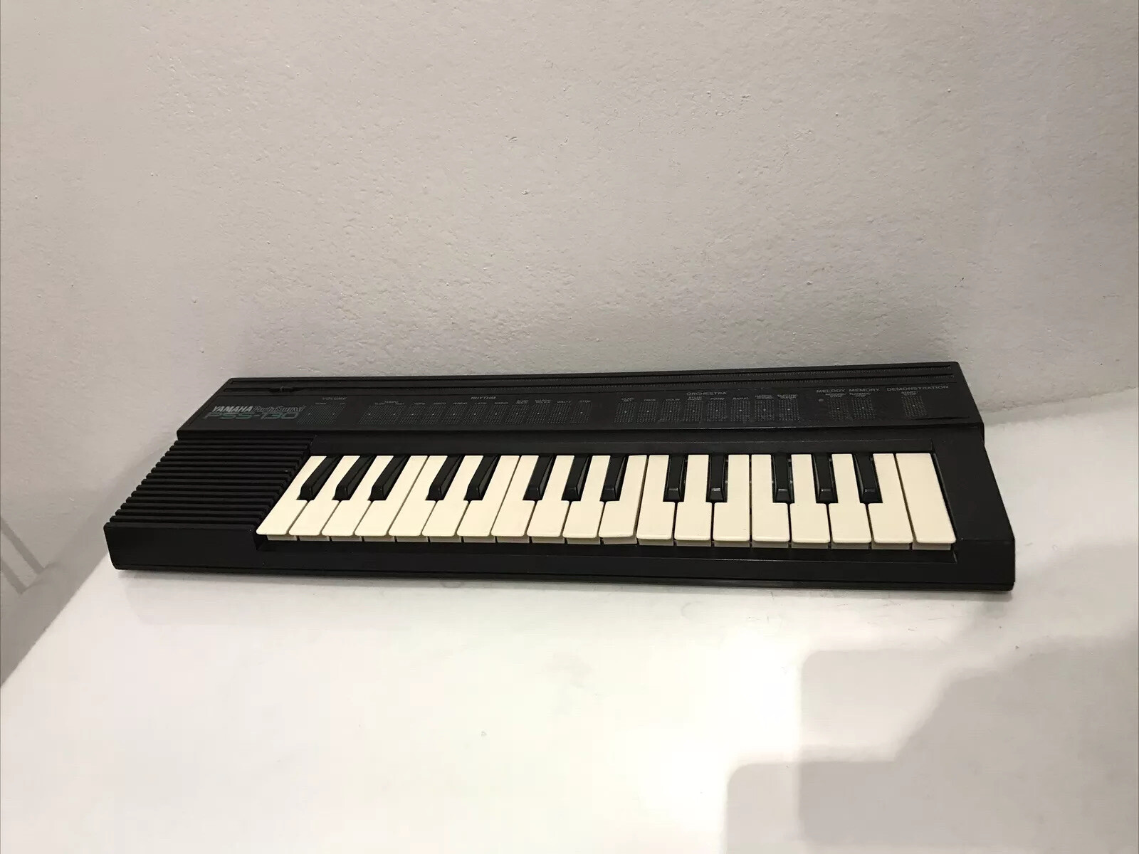 Yamaha PortaSound PSS-130 Electronic Keyboard Portable Vintage 80's Synth 8bit