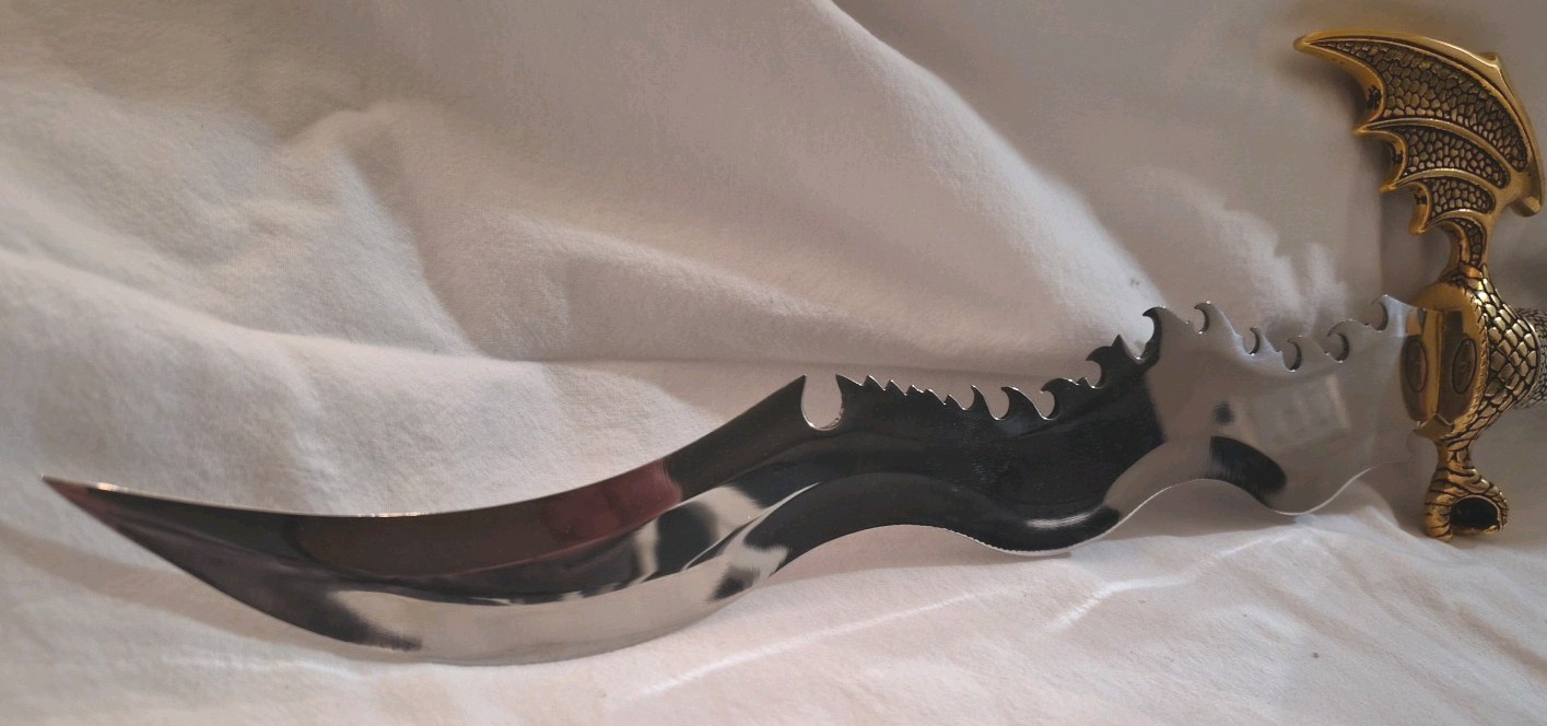 Flying Dragon Serrated Rippled Fantasy Dagger 21"